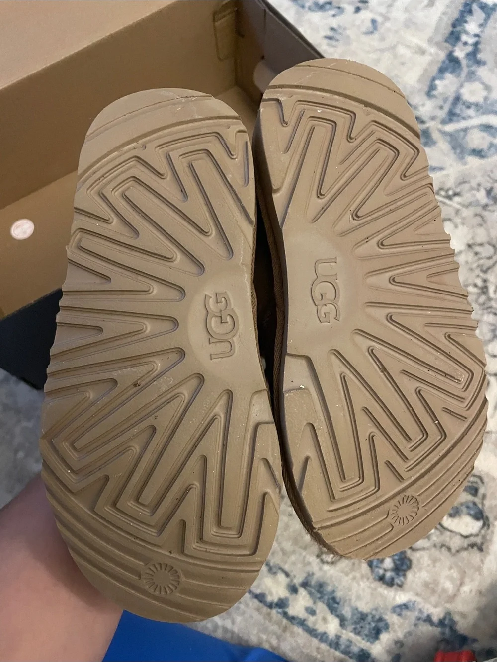 UGG Kids Chestnut Suede Shearling-Lined Chukka Boots